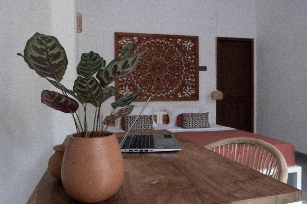 Clics Coliving & Coworking Hotel Dikwella Exterior foto